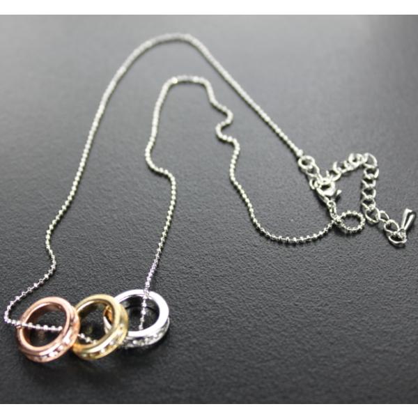 ネックレス　スワロフスキーのエタニティ☆3色のベビィスリーリングペンダント　