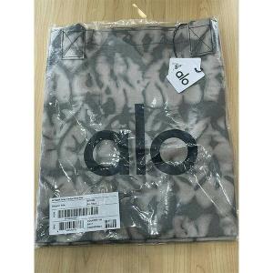 alo Yoga バッグ トートバッグ alo...の詳細画像2