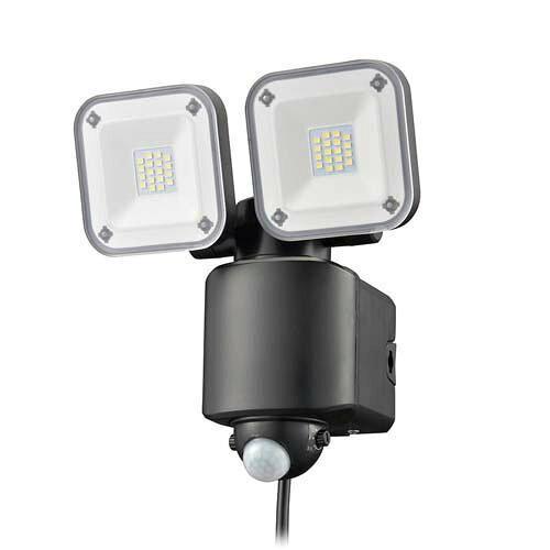 OHM オーム電機 防犯センサーライト2灯(3200lm/昼光色/コンセント式、コード長3m/焦電型...