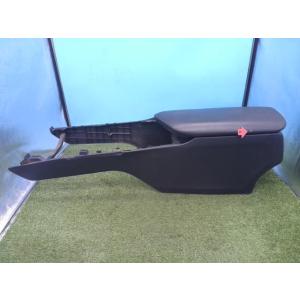 カムリ DAA-AXVH70 コンソールボックス X 1F7    58810-33340-C5