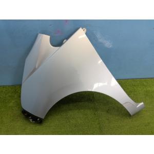 ステラ DBA-LA110F 左フロントフェンダー カスタムR 4WD S28    53812-B...