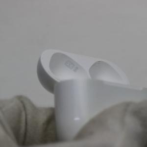 美品 AirPods 4(アクティブノイズキャ...の詳細画像2