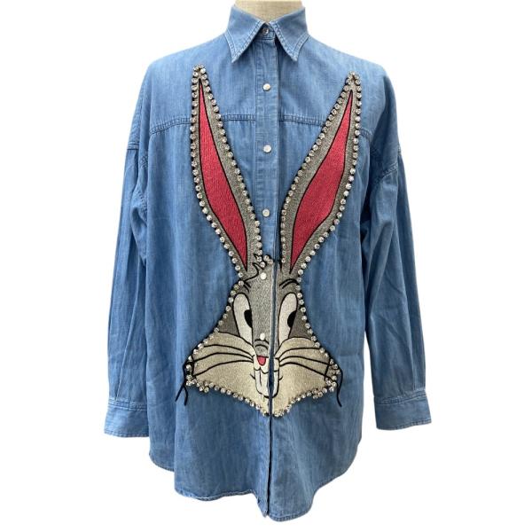 グッチ バックスバニー コラボ デニムシャツ Looney Tunes コラボ 刺繍 ラインストーン...