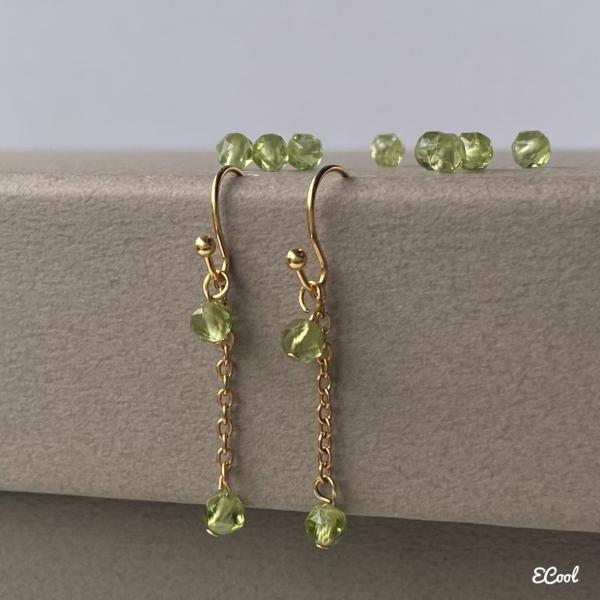 ペリドットサージカルステンレスフックピアス　2023年春夏新作 ハンドメイドアクセサリー　8月誕生石...