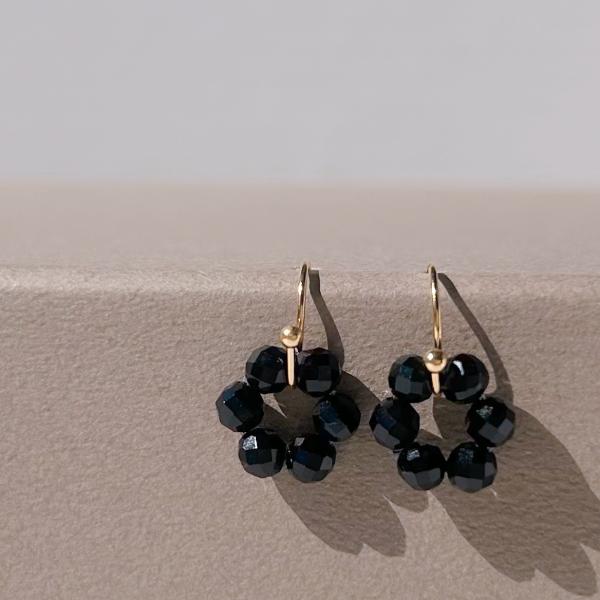 フラワーブラックオニキスサージカルステンレスピアス[ゴールドカラー]　2025年春夏新作　天然石　ア...