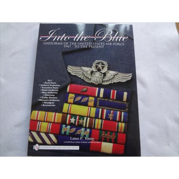 洋書Into the Blue アメリカ空軍の制服ユニフォーム女性兵士の服装等Uniforms of...