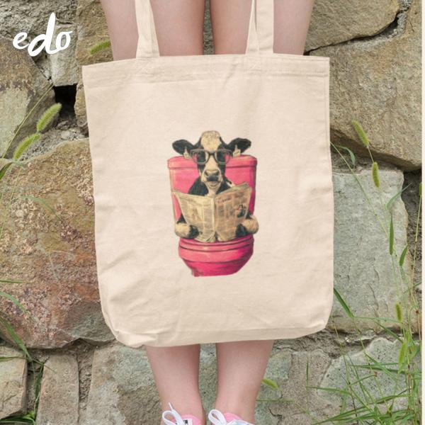 トートバッグ 「トイレに座る牛」キャンバス 帆布 a4 縦型