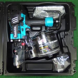 送料無料 マキタ AN936H 90mm高圧エア釘打機 エアダスタ付 赤 送料無料 マキタ AN936H 90mm高圧エア釘打機 エアダスタ付 赤