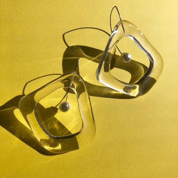 Iria Ashimine（イリア アシミネ） / Square ピアス - CLEAR レディース...