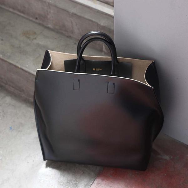 COURTNEY ORLA (コートニーオーラ) SLOPE TOTE l ブラック/パールグレー ...