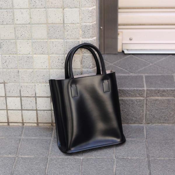 COURTNEY ORLA (コートニーオーラ) CURVE TOTE s ブラック/パールグレー ...