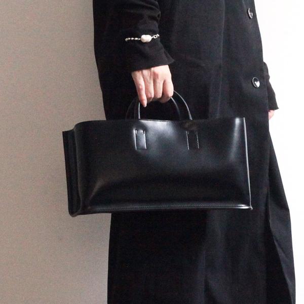 COURTNEY ORLA (コートニーオーラ) / CURVE WIDE TOTE s - ブラッ...