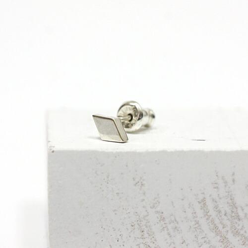 siki (シキ) / P10SV ダイヤピアス (片耳タイプ)