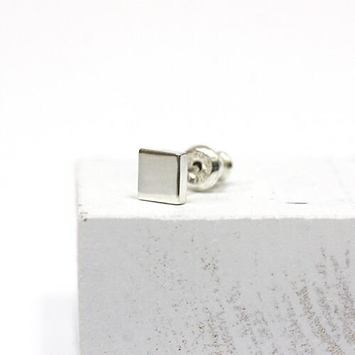 siki (シキ) / P12SV 正方形ピアス (片耳タイプ)