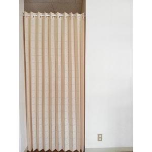 間仕切り防炎加工2Wayパタパタカーテン 150×220  ベージュ  キカ柄　　１５０　ｘ２２０