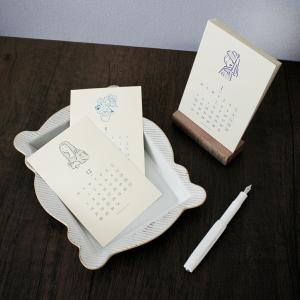 MATOKA 2026年 卓上カレンダー 木製スタンドタイプ（月曜始まり）『MASTERPIECE｜マスターピース』（CAL-144）