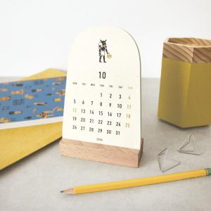 MATOKA 2026年 卓上カレンダー 木製スタンドタイプ（月曜始まり）『PAPYRUS｜パピルス』ダイカット エジプト エジプシャン メジェド（CAL-138）
