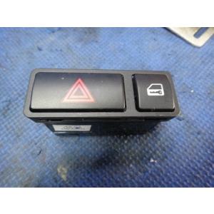 BMW Z4 E85 BT22 BT25 BT30 等  ハザード スイッチ　 品番 8368920...