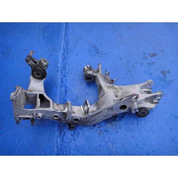 ポルシェ カレラ 911 996  右 リア アスクル サブ メンバー アーム マウント 99633...