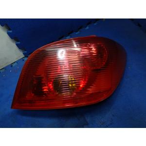 プジョー 307 T5RFN 等   右 テール レンズ　右 テール ライト ランプ　 [4896]