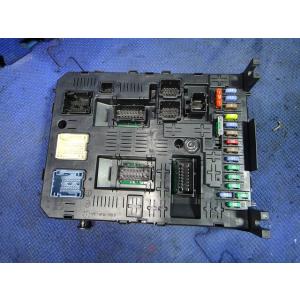 プジョー RCZ T7R5F02  ヒューズボックス  689538002　[5158]