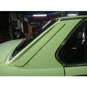 BMW E28 520i 等  右 リア C ピラー カバー  (アウター 外側)  アルピン ホワ...