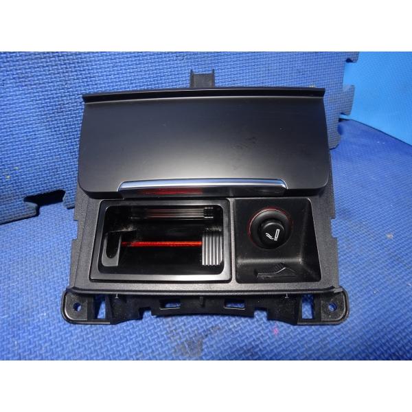 アウディ A4  8K 系  B8 等   純正 灰皿　  [7852]