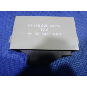 メルセデス ベンツ W140 S320 S500 等 ヘッドレスト コントロール リレー  品番 1...