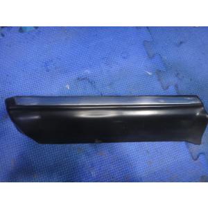 メルセデス ベンツ W123 230E 等 左 下 フロント フェンダー  モール   [8760]