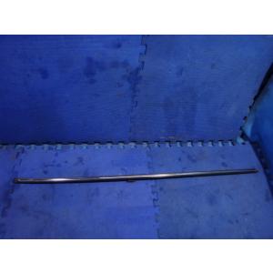 メルセデス ベンツ W123 230E 等 左 フロント フェンダー モール   [8760]