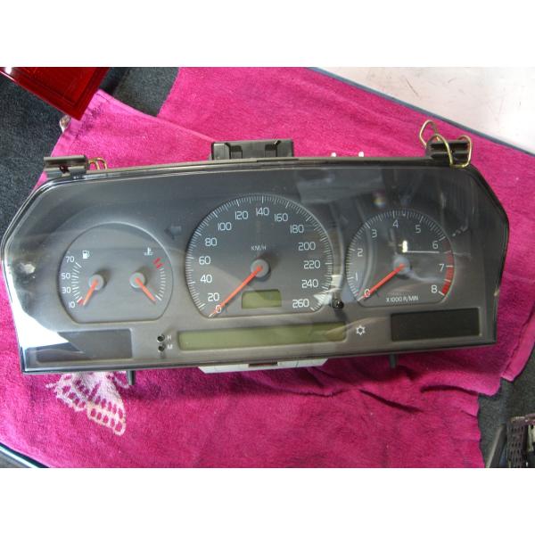 ボルボ V70 8B5254W 等  スピード メーター　(ターボ)