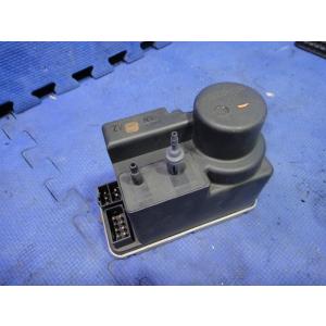 メルセデス ベンツ W202 ドアロック ポンプ バキューム ポンプ (b)  品番 2028001...