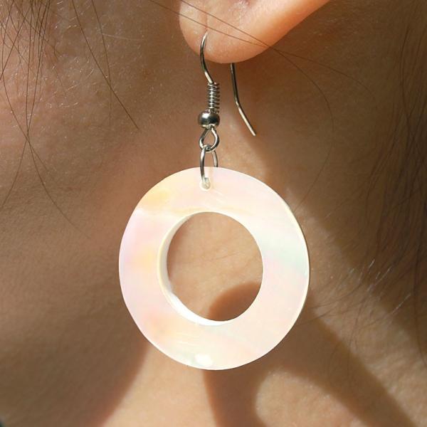 ピアス 揺れる 夏 パール レディス アクセサリー ホワイト 円形 ラウンド アジアン ジュエリー ...