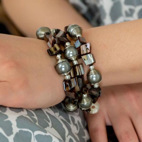 ブレスレット レディース 巻きつけ バングル シェル 天然石 ブラック バリ島 アジアン アクセサリ...