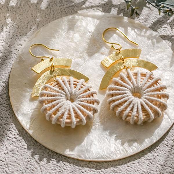 ピアス 真鍮 ラタン ゴールド アクセサリー レディース フックピアス エスニック 揺れる エレガン...
