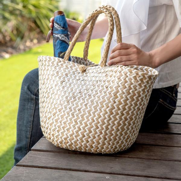 バスケット トートバッグ [ホワイト] シーグラス製 シェブロン柄 大容量 持ち手つき かご 収納 ...