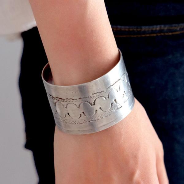 バングル レディース メンズ 太め シルバー アルミブレス ハンドメイド ブレスレット おしゃれ 腕...