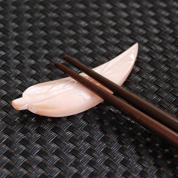 シェルで出来たベトナム製のリーフ型お箸置き アジア工房 vn50318