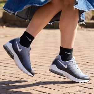 2026夏新作 送料無料 ナイキ スニーカー レディース NIKE ウィメンズ エア マックス インビガー シューズ 靴 ローカット 749866