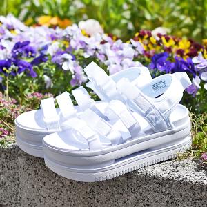 期間限定 37%off ナイキ 厚底 サンダル...の詳細画像3