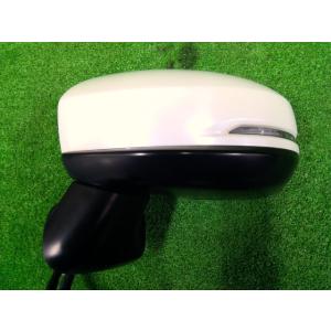 フィット DBA-GK4 左ドアミラー 13G 4WD NH624P  76258-T5A-J51