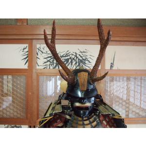 昭和レトロ 戦国名将 鹿角変わり十二間兜 赤塗...の詳細画像1