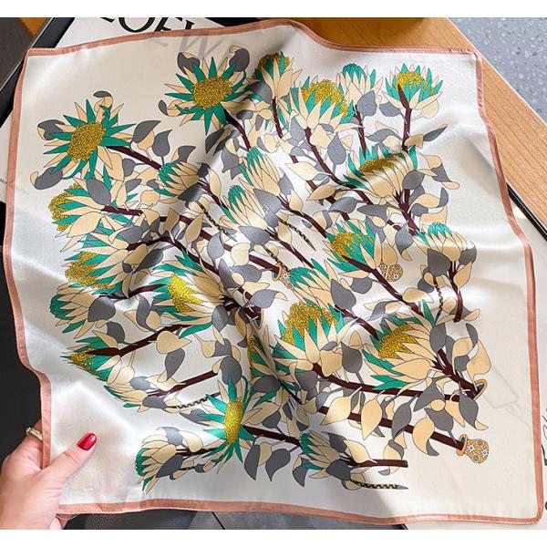 送料無料 エレガントなプリント柄入り100％シルクプチスカーフ　04510b