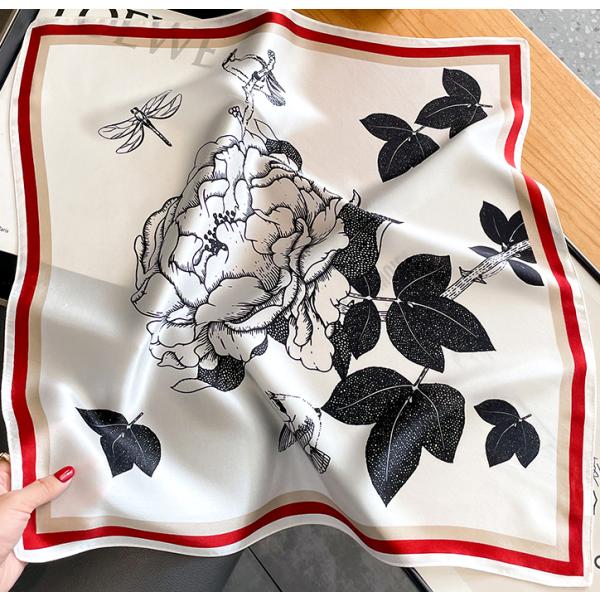 送料無料 エレガントなプリント柄入り100％シルクプチスカーフ　　04511