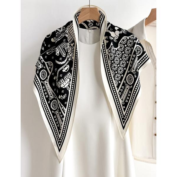 送料無料 男女兼用 三角形 シルクタッチ クラシック・バンダナ柄 スカーフ/ヘアリボン　8104