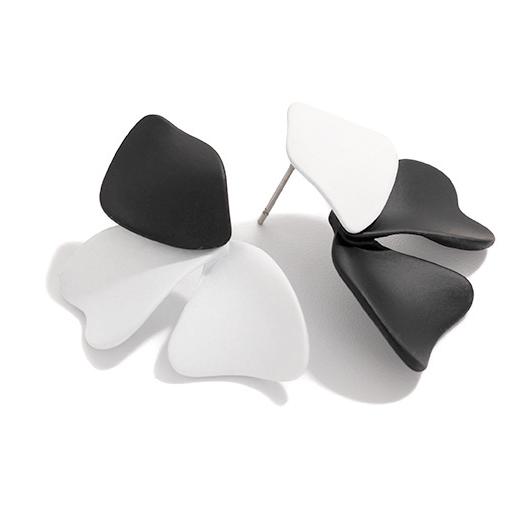 送料無料 レーディス エレガント アシンメトリーフラワー デザイン ピアス   e01003a