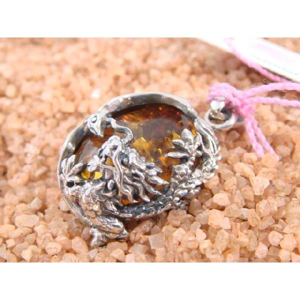 送料無料 オリエンタルバイブレーション ペンダントトップ 鳳凰と龍 琥珀（人造） シルバー925 人...