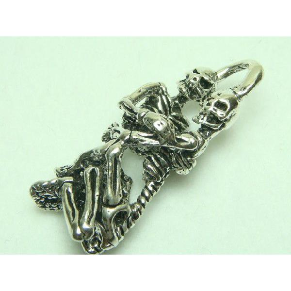 送料無料 メチャ渋ハード系 抱き合うスカル シルバー925 プレゼントにもおススメ