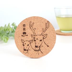 丸コースター 鹿せんべいを食べる鹿 コルク製 ...の詳細画像2