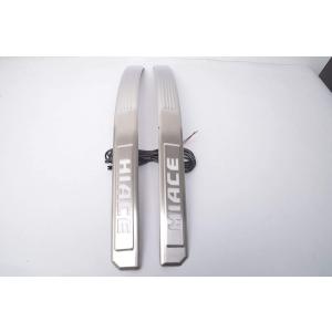 ハイエース200系専用 LEDスカッフプレート 白/青発光フロント2枚　ステンレス製